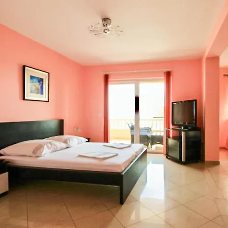 Gorgeous In With Wifi شقة ماكارسكا